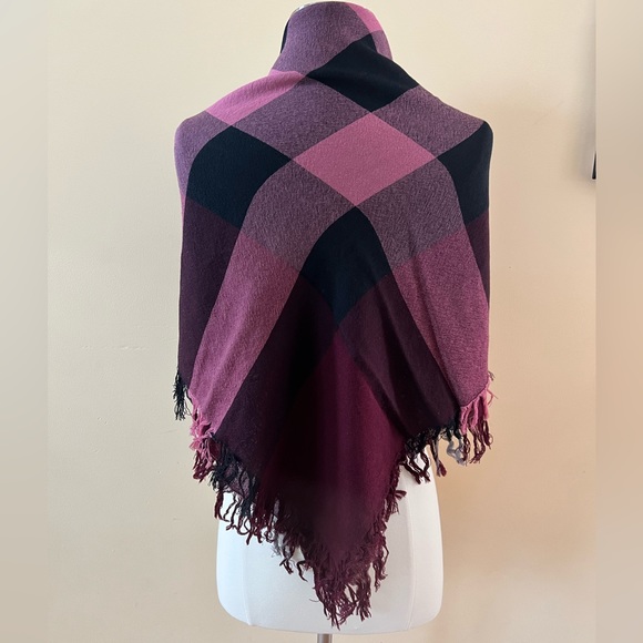Burberry Check Wool Scarf - Picture 3 of 10